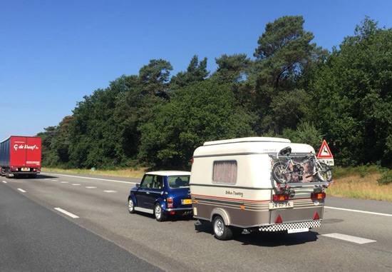 mini-caravan-550