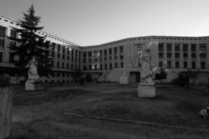 Il Palazzo M, così chiamato perchè visto dall'alto ha la forma dell'iniziale del cognome del duce"