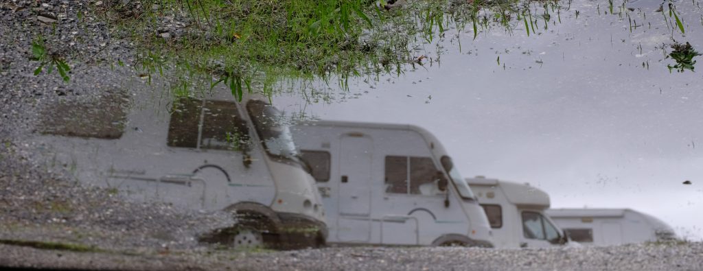 Cercare un autocaravan usato che costi meno di 10000 euro non è un sogno, ma non dobbiamo aspettarci motorhome tedeschi recenti ...